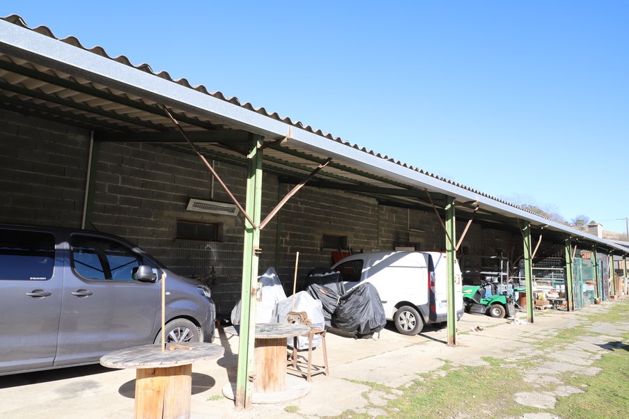hangar ouvert 950m²